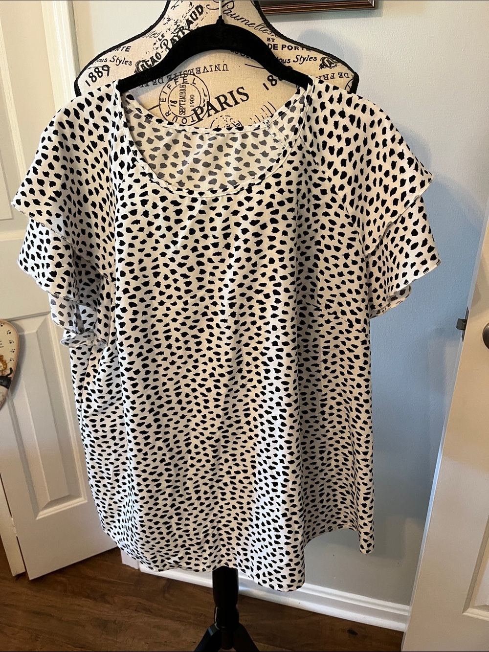 SHEIN White Top with Black Spot Flutter Sleeves
